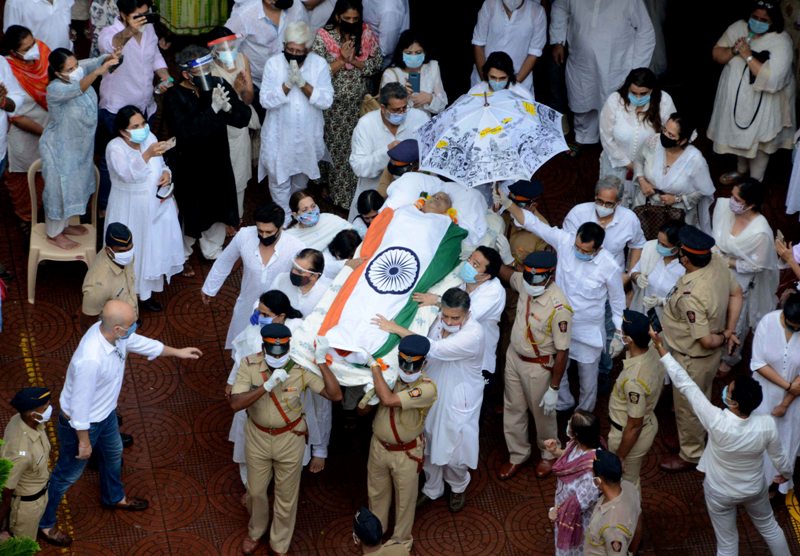 Mortal remains of Pandit Jasraj taken for cremation at Mumbai's Varsova