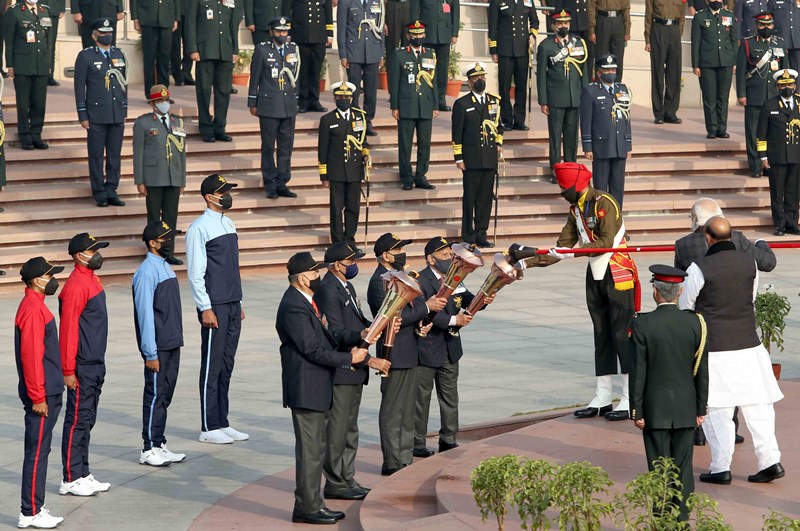 Soldiers carrying victory flames, lit-up by PM Modi, marking the beginning of Golden Jubilee of India's victory over Pakistan in Indo-Pak War