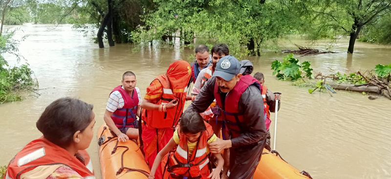 Bhopal: NDRF personnel reacue a family of a farm workers