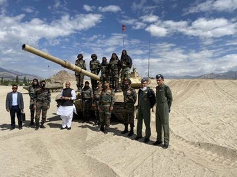 Rajnath Singh participates at military exercise in Leh