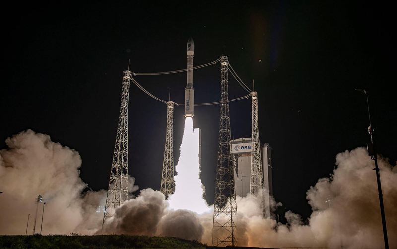 Lifting of Vega Rocket