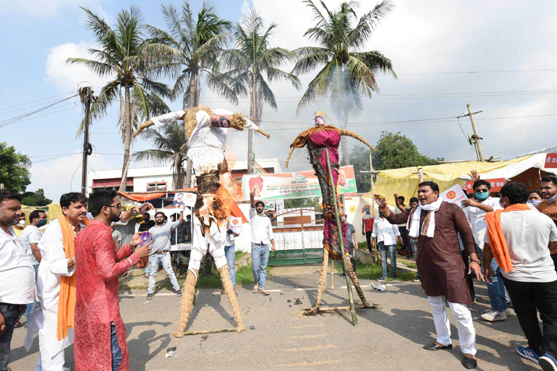 Rajput Karni Sena activists agitate outside NCP office in Patna for CBI probe in Sushant Singh Rajput's death