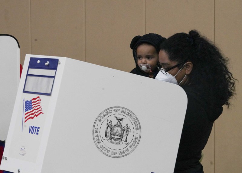 Americans queue up to vote in New York