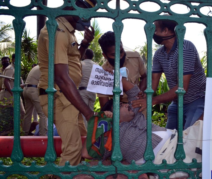 Thiruvananthapuram: Protesters demand Pinarayi Vijayan’s resignation, arrested