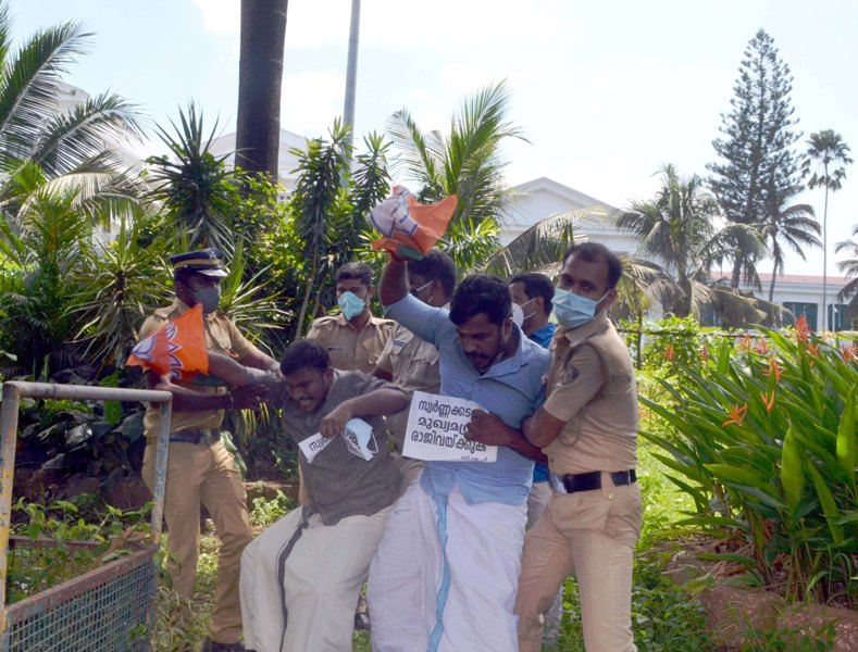 Thiruvananthapuram: Protesters demand Pinarayi Vijayan’s resignation, arrested