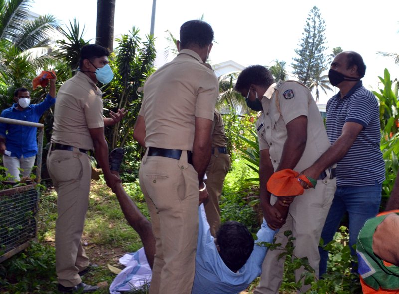 Thiruvananthapuram: Protesters demand Pinarayi Vijayan’s resignation, arrested