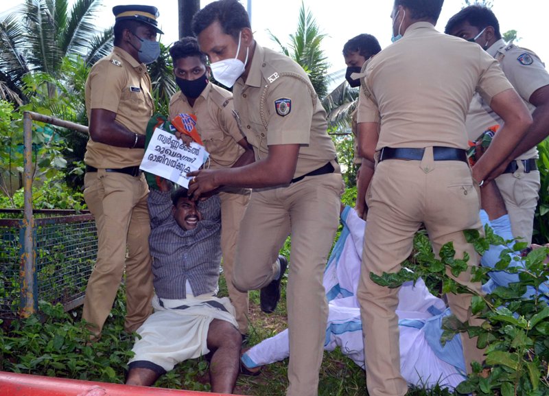 Thiruvananthapuram: Protesters demand Pinarayi Vijayan’s resignation, arrested