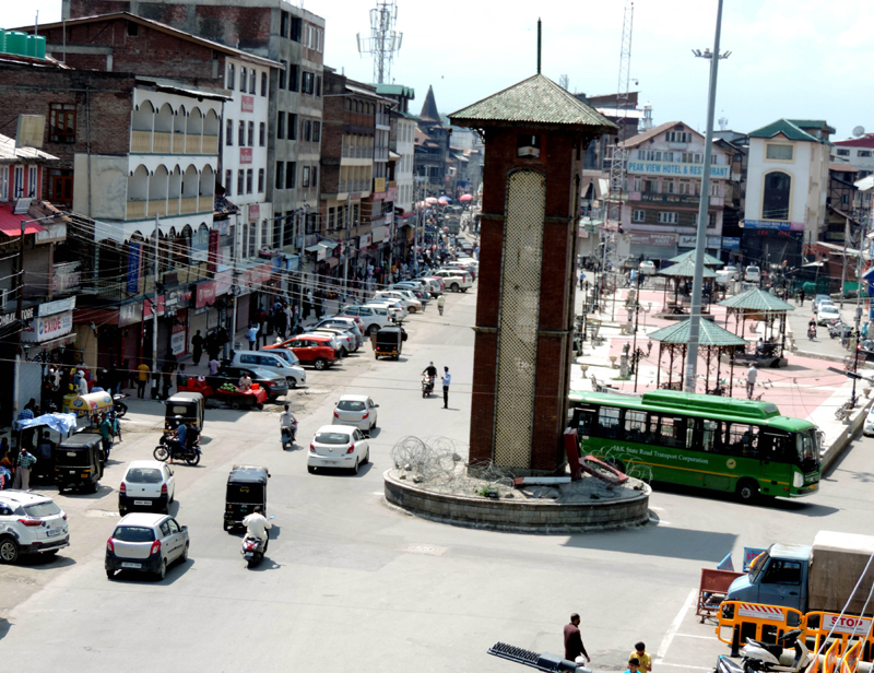 Business in Srinagar resumes after restrictions