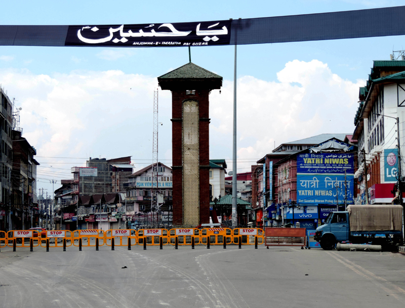 Security personnel guard Srinagar roads to prevent Muharram procession on Sunday