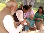 PM Modi visits LK Advani on his birthday