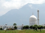 A deserted view of Hazratbal shrine