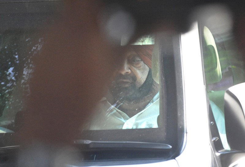 Amarinder Singh leaves for Chandigarh after his Delhi meetings