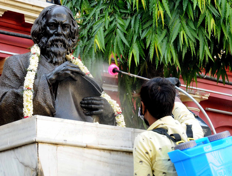 Jorasanko Thakurbari wears a deserted on Rabindra Jayanti due to COVID