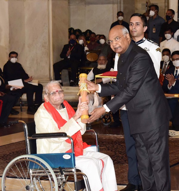 Prez Ram Nath Kovind presents Padma Shri, Padma Bhushan awards to dignitaries at Rashtrapati Bhavan in Delhi