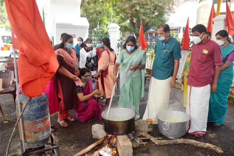 Kerala municipal and corporation staff staging protest against price hike of cooking gas in Thiruvanathapuram