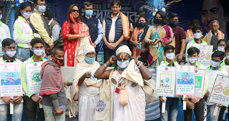 Rakshak Foundation distributes masks, cotton bags to Gangasagar devotees