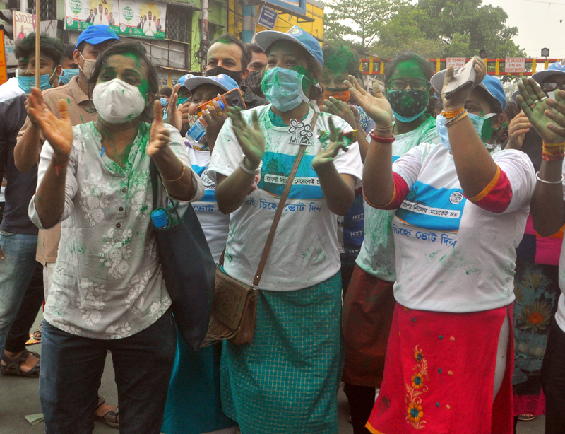 TMC supporters celebrate Bengal Assembly poll victory in Kolkata