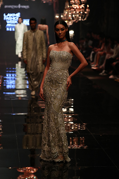 Kriti Sanon walks for designer duo Shantnu-Nikhil at Lakme Fashion Week 2022