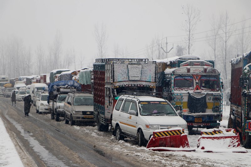 Vehicles stranded in Jammu Srinagar national highway amid heavy snowfall