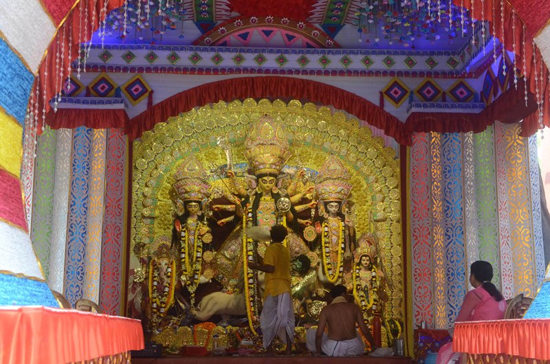 Priest performs Durga Puja ritual on Maha Navami in Kolkata