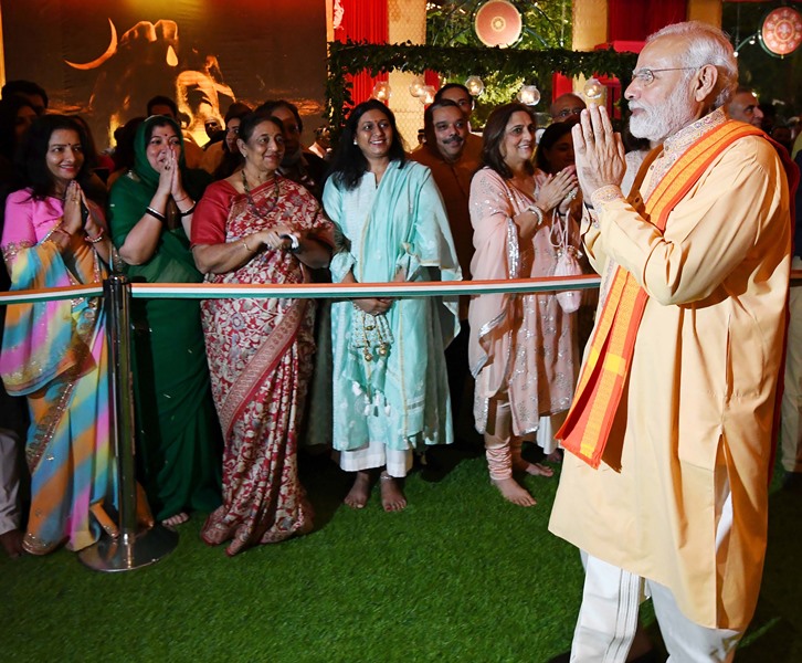 PM Modi participates in Ganesh Chaturthi