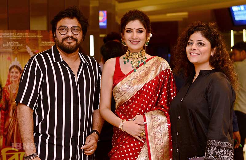 In Images: Premiere of Abir, Parambrata, Lahoma starrer 'Biye Bibhrat'