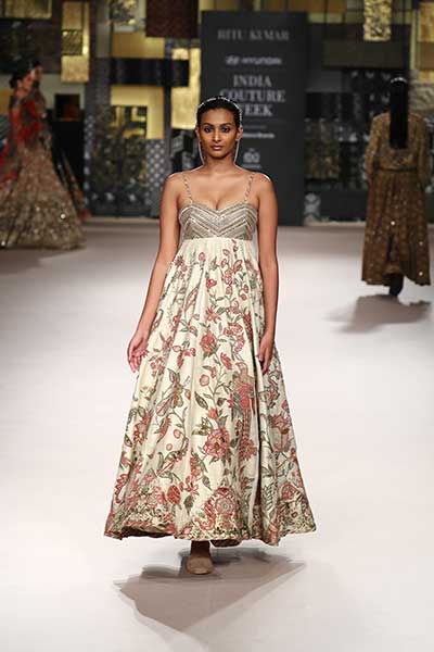 India Couture Week: Aditi Rao Hydari walks the ramp for designer Ritu Kumar