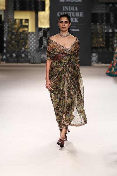 India Couture Week: Aditi Rao Hydari walks the ramp for designer Ritu Kumar