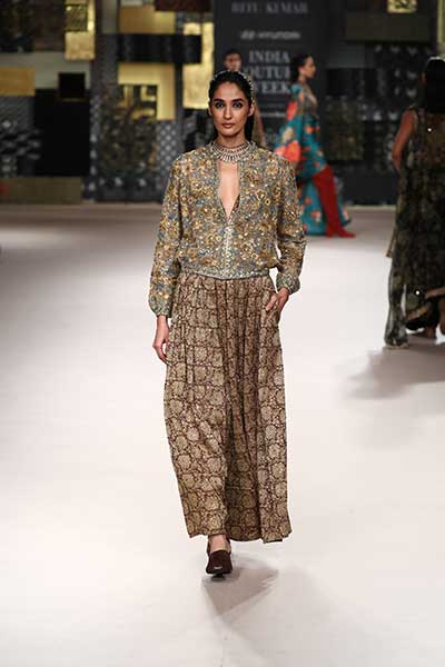 India Couture Week: Aditi Rao Hydari walks the ramp for designer Ritu Kumar