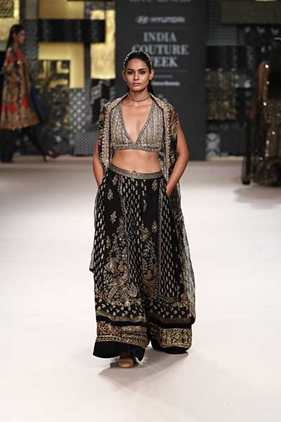 India Couture Week: Aditi Rao Hydari walks the ramp for designer Ritu Kumar