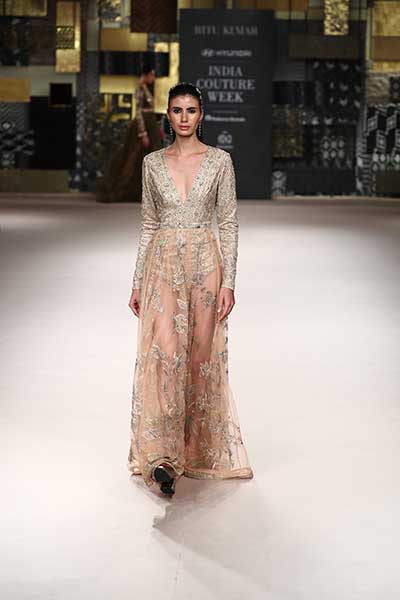 India Couture Week: Aditi Rao Hydari walks the ramp for designer Ritu Kumar