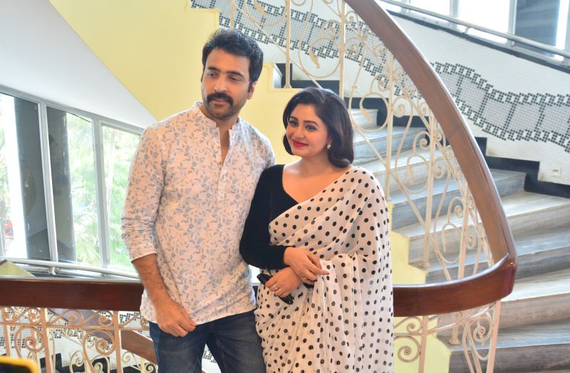 In Images: Abir Chatterjee, Ritabhari Chakraborty, Swastika Dutta starrer Fatafati trailer launch