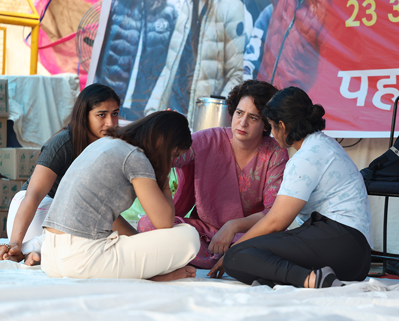 Kejriwal, Priyanka meet protesting wrestlers at Jantar Mantar