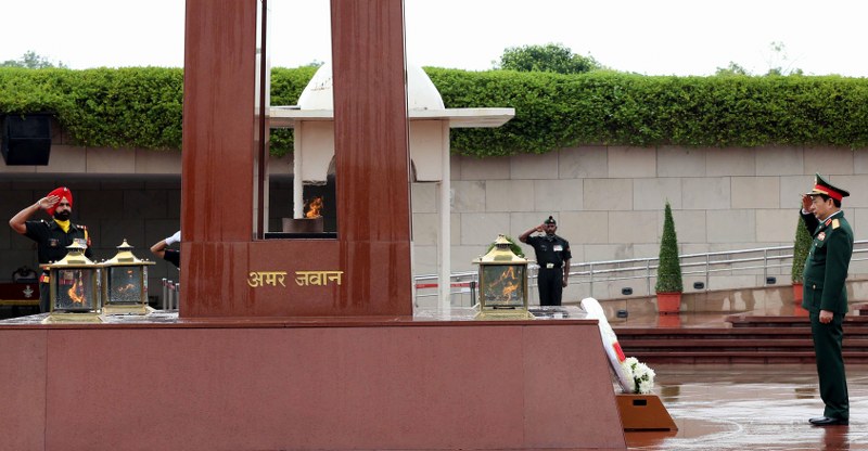 Vietnam Minister of National Defence inspects ahead of meeting with Rajnath Singh