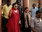 Kajol visits Dakshineswar Temple