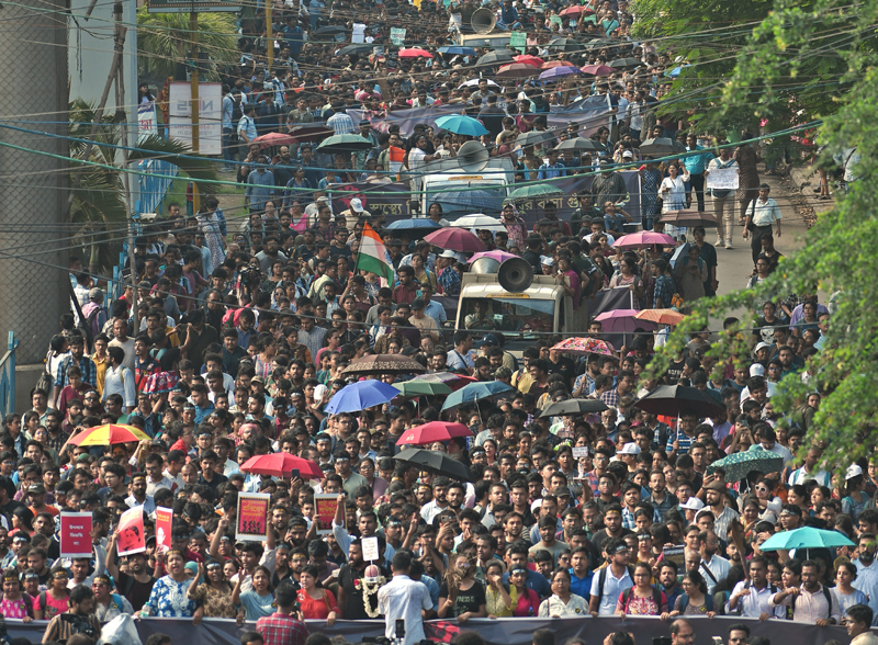 RG Kar: Junior doctors protest outside Swasthya Bhavan in Salt Lake defying Supreme Court deadline