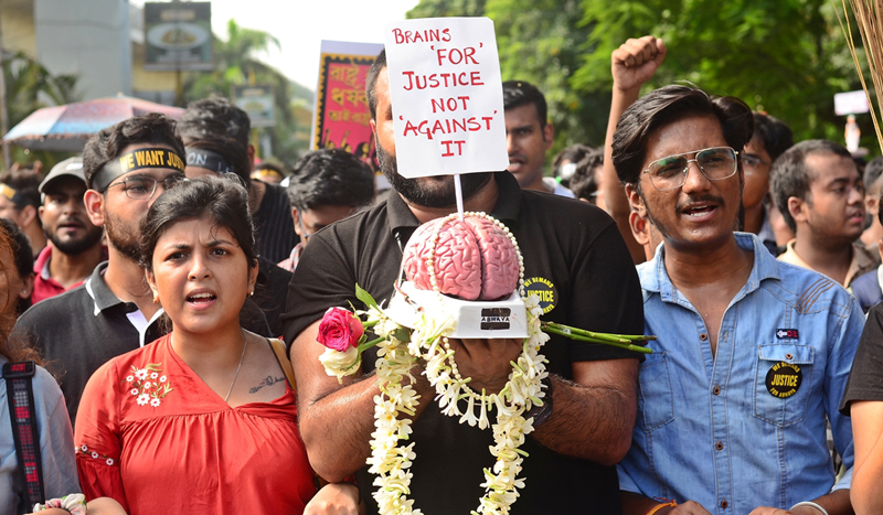 RG Kar: Junior doctors protest outside Swasthya Bhavan in Salt Lake defying Supreme Court deadline