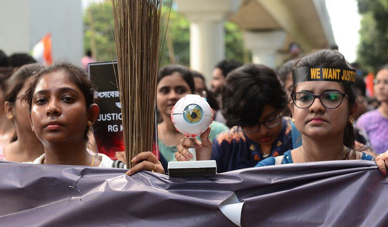 RG Kar: Junior doctors protest outside Swasthya Bhavan in Salt Lake defying Supreme Court deadline