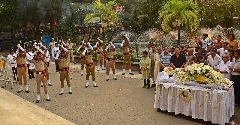 In images: Last journey of veteran Bengali actor and playwright Manoj Mitra