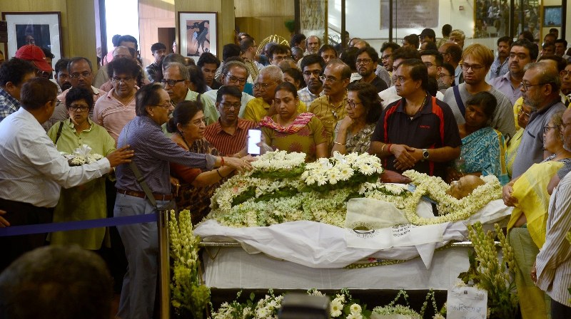 In images: Last journey of veteran Bengali actor and playwright Manoj Mitra