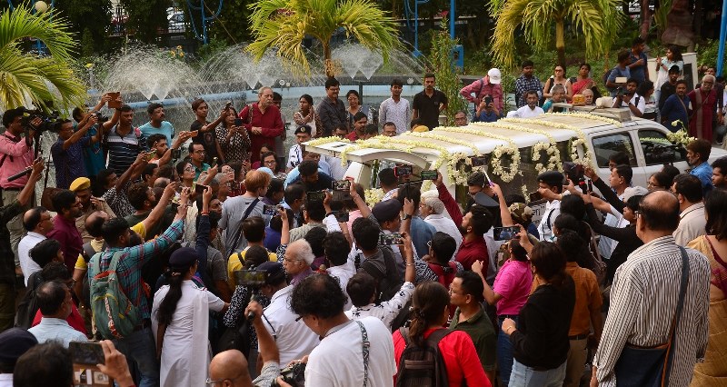 In images: Last journey of veteran Bengali actor and playwright Manoj Mitra