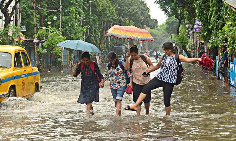 Cyclone Dana: Heavy rains lash Kolkata, widespread waterlogging reported from several areas