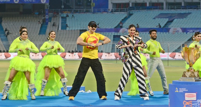 B-town beauty Nushrat Bharucha joins Tolly stars Jeet, Rukmini at Bengal Pro T20 League inaugural performance