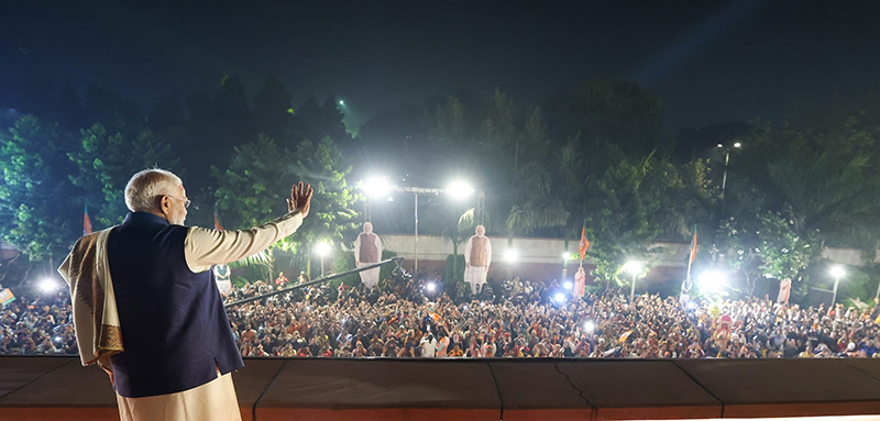 In Images: Modi thanks BJP workers for Maharashtra victory