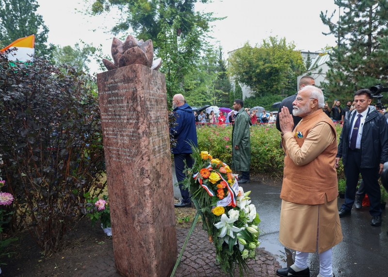 At a glance: PM Modi's Day 1 in Poland