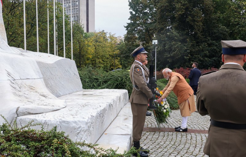 At a glance: PM Modi's Day 1 in Poland