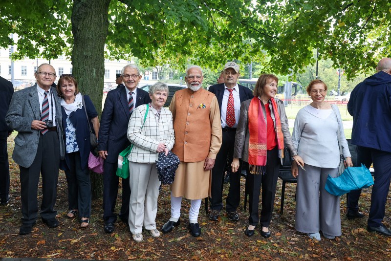 At a glance: PM Modi's Day 1 in Poland