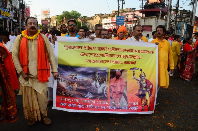 Sadhus hit streets in Kolkata against Mamata remark on Kartik Maharaja