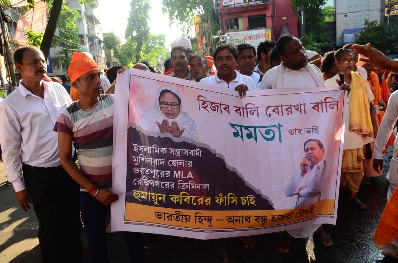 Sadhus hit streets in Kolkata against Mamata remark on Kartik Maharaja