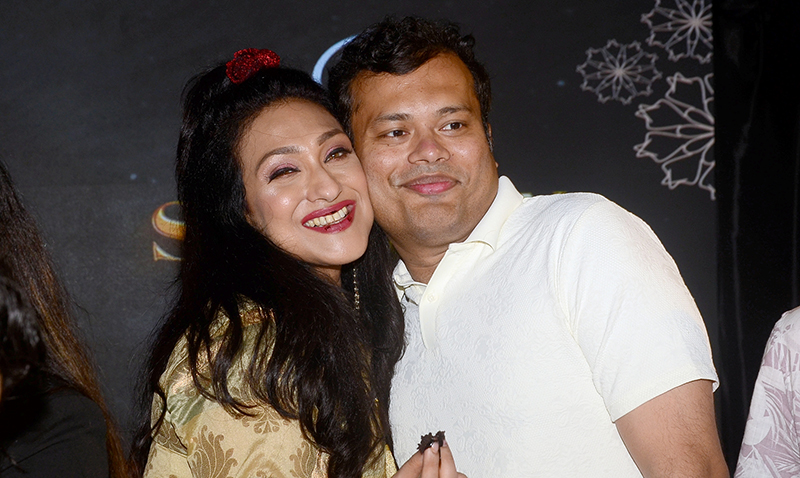 Rituparna Sengupta, others celebrate Dabaru's box office run